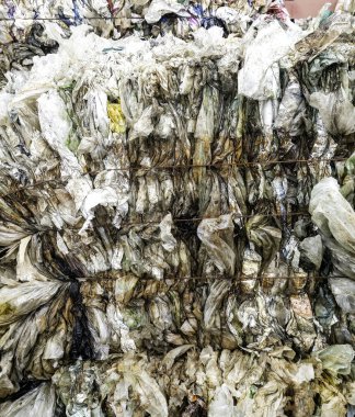 Geri dönüşüm için ezilmiş plastik yığınlarının ayrıntıları