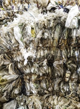 Geri dönüşüm için ezilmiş plastik yığınlarının ayrıntıları