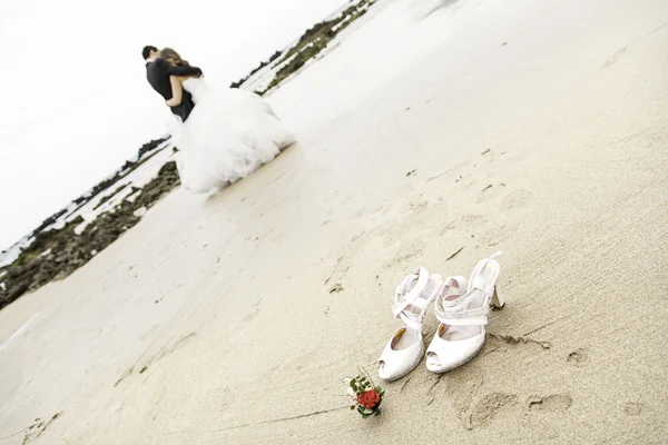 Les mariés aiment la mer — Photo