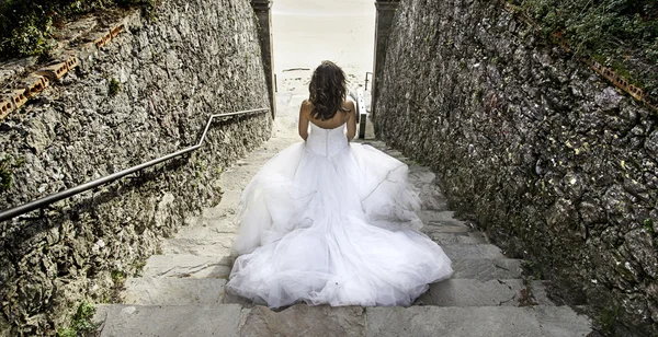 Bruid gekleed trap — Stockfoto