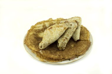 Lezzetli gözleme plaka üzerinde. Yalıtılmış nesne.