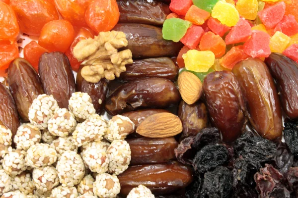 Bakgrund av frukter och nötter. — Stockfoto
