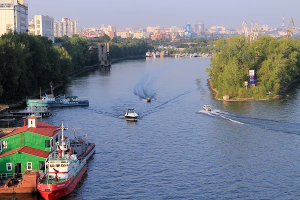 Samara, Rusya Federasyonu, 15 Ağustos 2014: gemiler. gemi float r