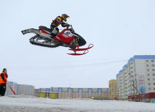 Nadim, Russia - April 19, 2009.: Snoukross. Vadim Vasuhin jump i — Stock Photo, Image