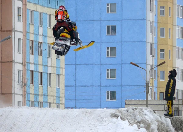 Nadim, Rusia - 19 de abril de 2009.: Snoukross. Vadim Vasuhin salto i — Foto de Stock