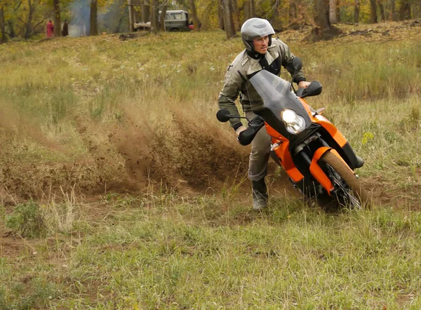 Buzuluk, Rusko - 25 září 2010: jízda na motocyklu v t — Stock fotografie