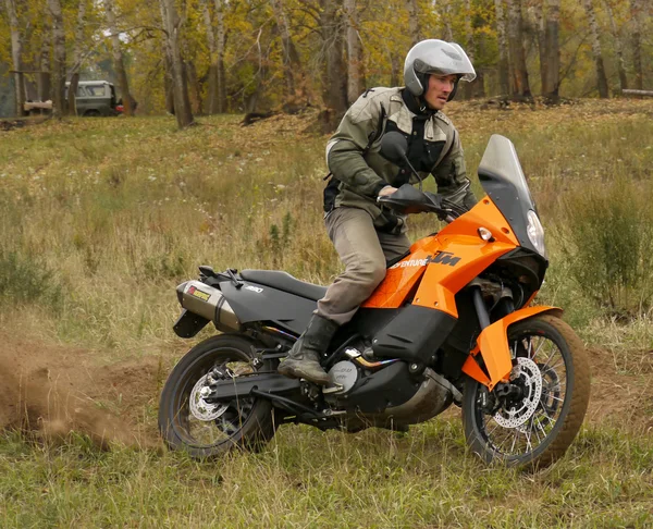 Buzuluk, ロシア - 2010 年 9 月 25 日: t でバイクに乗ってください。 — ストック写真