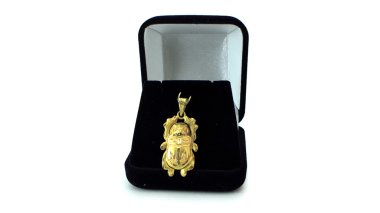 Takı, moda takı. Beyaz arka plan üzerinde izole nesne.