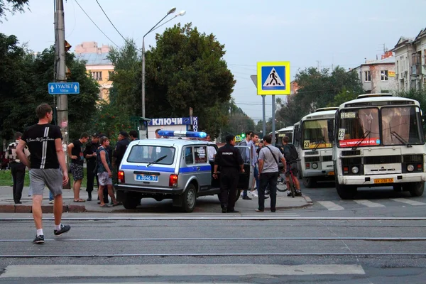 Samara, Rusia - 21 de agosto de 2014: detención de delincuentes. A Imagen De Stock