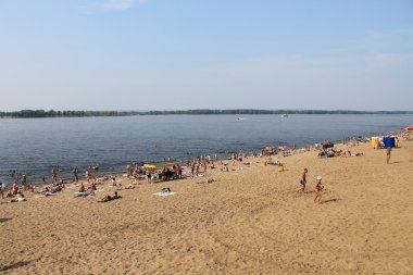 Samara, Rusya - 15 Ağustos 2014: Volga Nehri sahilde.