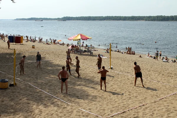 Samara, Federacja Rosyjska - 23 sierpnia 2014: obcych na plac zabaw dla dzieci pl — Zdjęcie stockowe