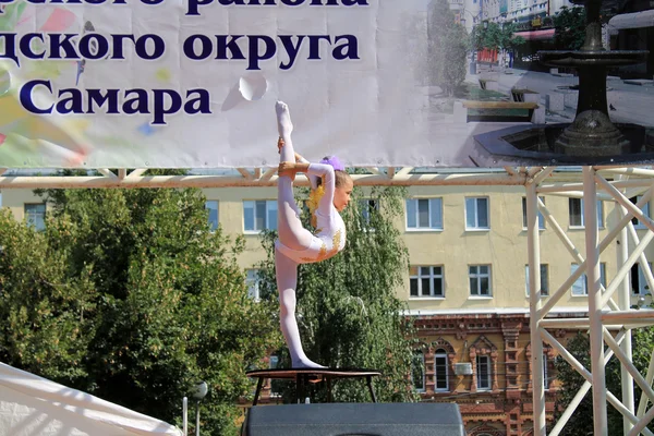 Samara, Russia - August 24, 2014: an unknown girl gymnast perfor — Stock Photo, Image