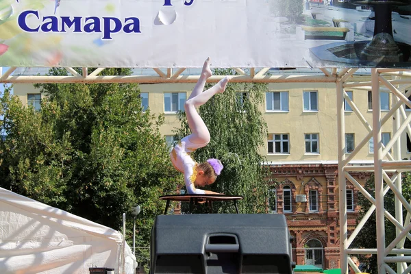 Samara, Rússia - 24 de agosto de 2014: uma ginasta desconhecida — Fotografia de Stock