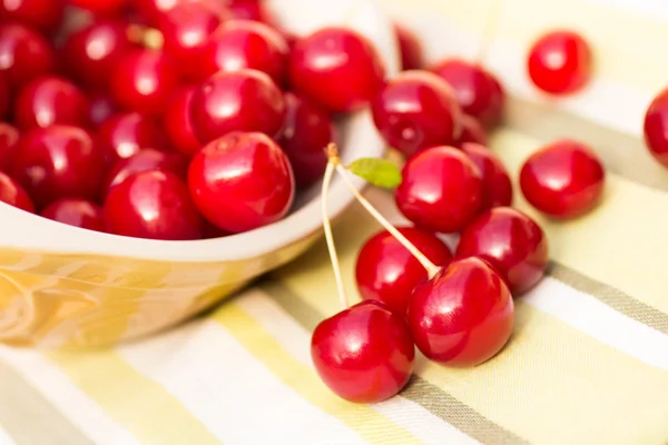 Organic Cherries in a Bowl — Stock Photo, Image