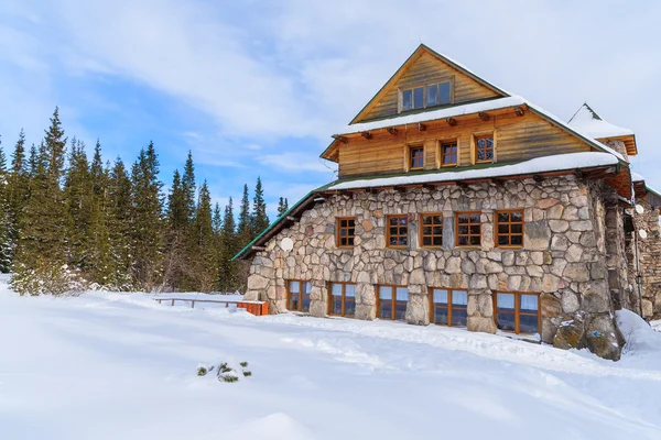 Mountain refuge in winter — Stock Photo, Image