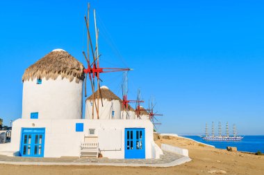 Yunanistan 'ın Mykonos, Cyclades adasında ünlü geleneksel yel değirmenleri