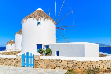 Yunanistan 'ın Mykonos, Cyclades adasında ünlü geleneksel yel değirmenleri
