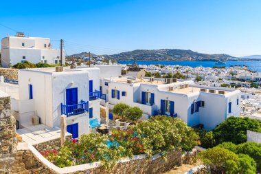 Yunanistan 'ın Mykonos adasındaki Mykonos kasabasında tipik bir Yunan tarzı daire