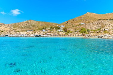 Kolymbithres plajı, Paros adası, Cyclades, Yunanistan yakınlarındaki kristal berrak gök mavisi deniz suyu