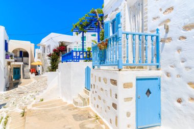 Yunanistan 'ın Paros Adası, Kiklad kentindeki Naoussa köyündeki güzel Yunan evleri