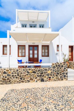 Yunanistan 'ın Santorini adasındaki Imerovigli köyünde Yunan tarzı geleneksel tatil daireleri inşa edildi