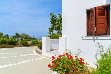 Yunanistan 'ın Santorini adasındaki Imerovigli köyündeki tipik Yunan tarzı ev