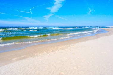 Bialogora köyündeki kumsal, Baltık Denizi, Polonya