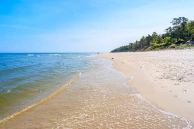 Kumlu Lubiatowo sahilinde güzel bir deniz, Baltık Denizi, Polonya