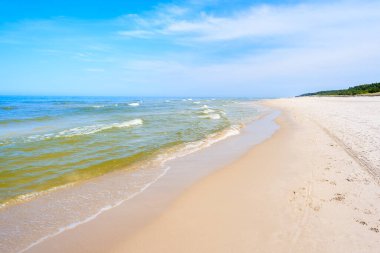 Lubiatowo sahilinde beyaz kum ve güzel deniz, Baltık Denizi, Polonya