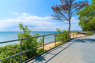 Hel Town, Baltık Denizi, Polonya 'daki sahil şeridi boyunca gezinti.