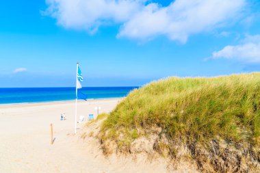 Almanya 'nın Sylt Adası' ndaki Kampen plajına giden yol