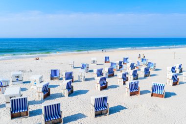 Kampen köyündeki plaj sandalyeleri, Sylt Adası, Almanya