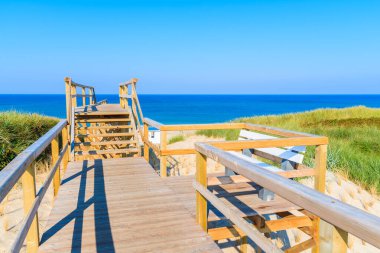 Kum tepeciğinden güzel Westerland sahiline tahta adımlar, Sylt Adası, Almanya