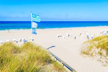 SYLT Adaları, Almanya - 9 SEP 2016: Sylt Adası 'ndaki Kampen köyündeki kumlu plaja giriş.