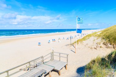 Kampen Köyü 'ndeki kumlu plaja giriş, Sylt Adası, Kuzey Denizi, Almanya
