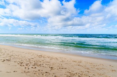 Kampen sahilinde kristal berrak deniz suyu, Sylt Adası, Kuzey Denizi, Almanya