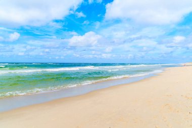 Kampen sahilinde kristal berrak deniz suyu, Sylt Adası, Kuzey Denizi, Almanya