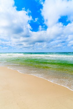 Kampen sahilinde kristal berrak deniz suyu, Sylt Adası, Kuzey Denizi, Almanya