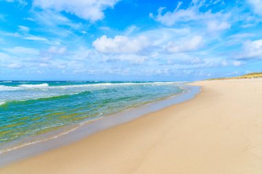 Kampen sahilinde kristal berrak deniz suyu, Kuzey See, Sylt Adası, Almanya