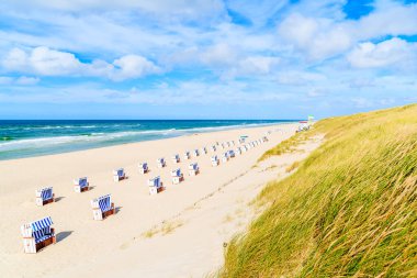 Güzel sahil manzarası ve List köyü yakınlarındaki kum tepesi, Sylt Adası, Almanya