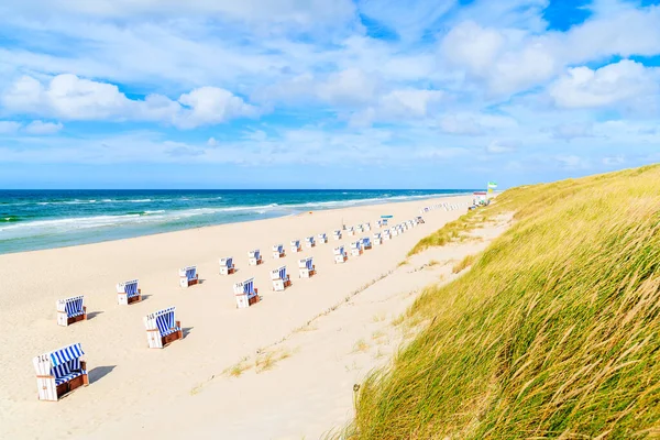 Güzel sahil manzarası ve List köyü yakınlarındaki kum tepesi, Sylt Adası, Almanya