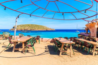 CALA COMTE BAY, IBIZA Adası- 17 Mayıs 2017: Cala Comte Sahili, İbiza Adası, İspanya.