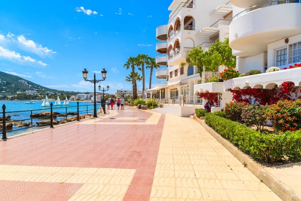 IBIZA Adaları, İspanya - 18 Mayıs 2017: Santa Eularia kasabası, İbiza adası, İspanya.