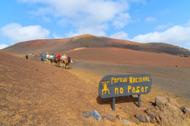 Giriş işareti için Timanfaya Milli Parkı