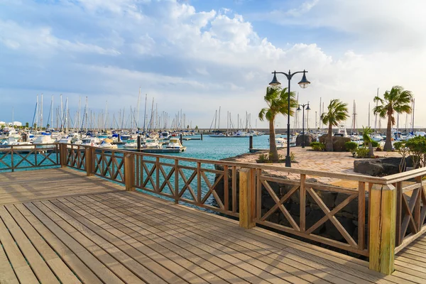 Pasarela de madera en el puerto de Rubicon, Playa Blanca — Foto de Stock