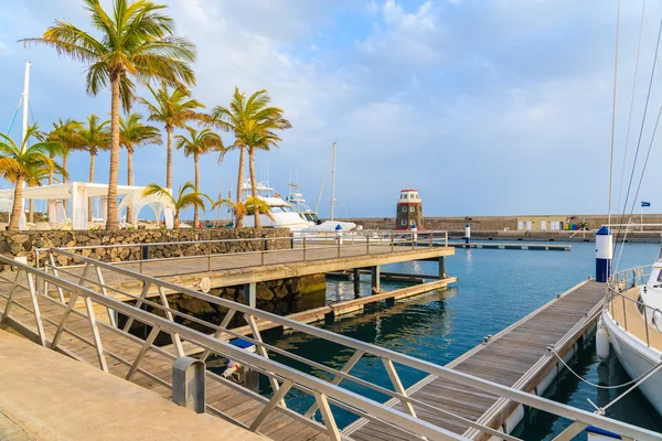 Moderna marinan i Puerto Calero byggt i karibisk stil — Stockfoto