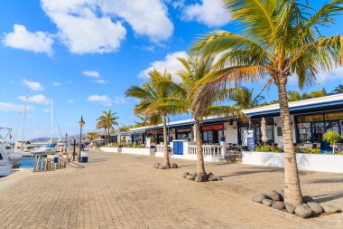 Restaurants and shops in Puerto Calero port