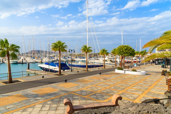 Coastal promenade in marina Rubicon with yacht boats — Φωτογραφία Αρχείου