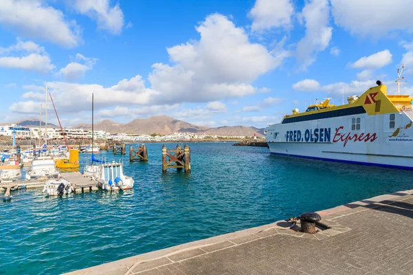 Veerboot schip Fred Olsen in haven — Stockfoto