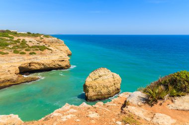 Turquoise sea and cliff rocks clipart